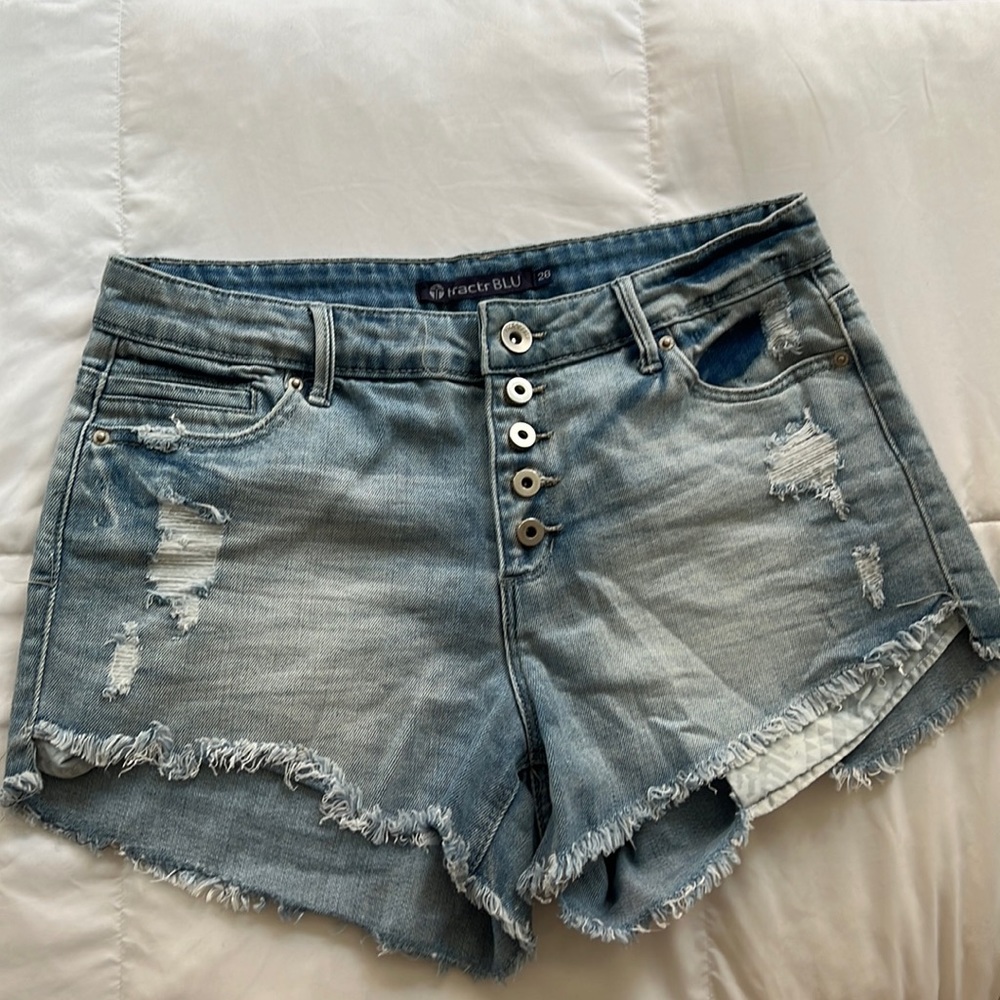 tractr BLU cut off denim shorts in light blue size 28